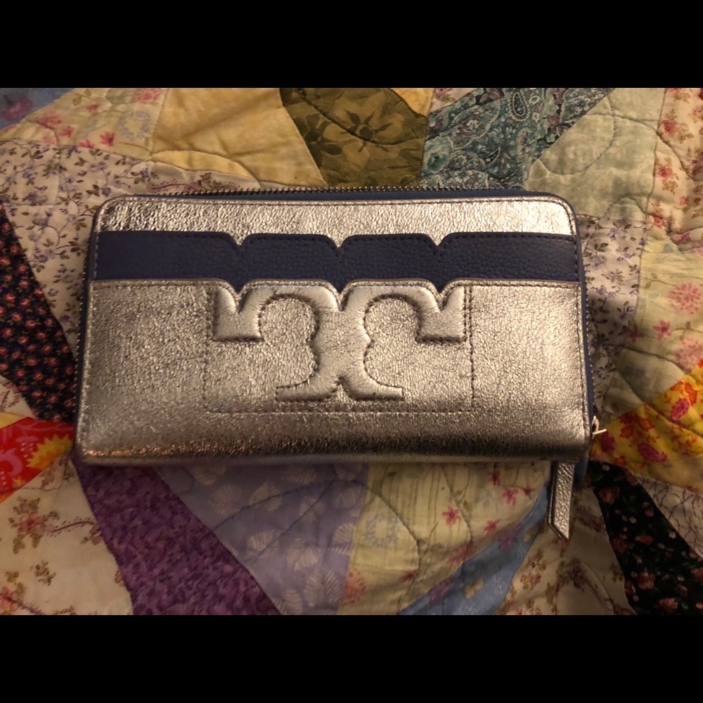 SOLD 💵  Burch metallic scalped zipper wallet